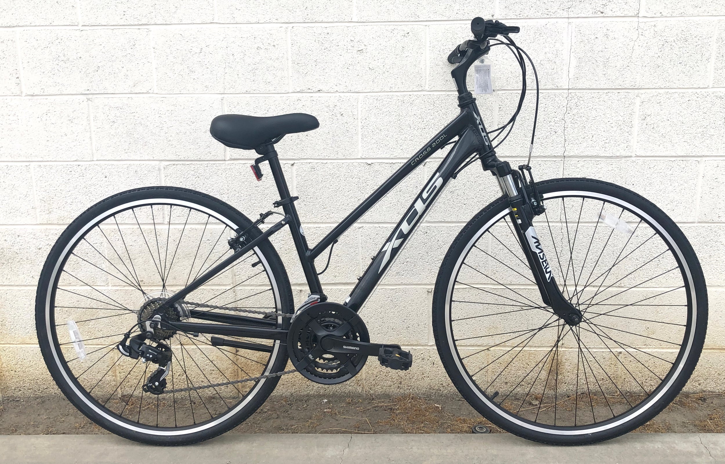 XDSBIKE Cross 200 21sp 700C Step-Through Comfort Hybrid Bike // Jet Black - Image 5