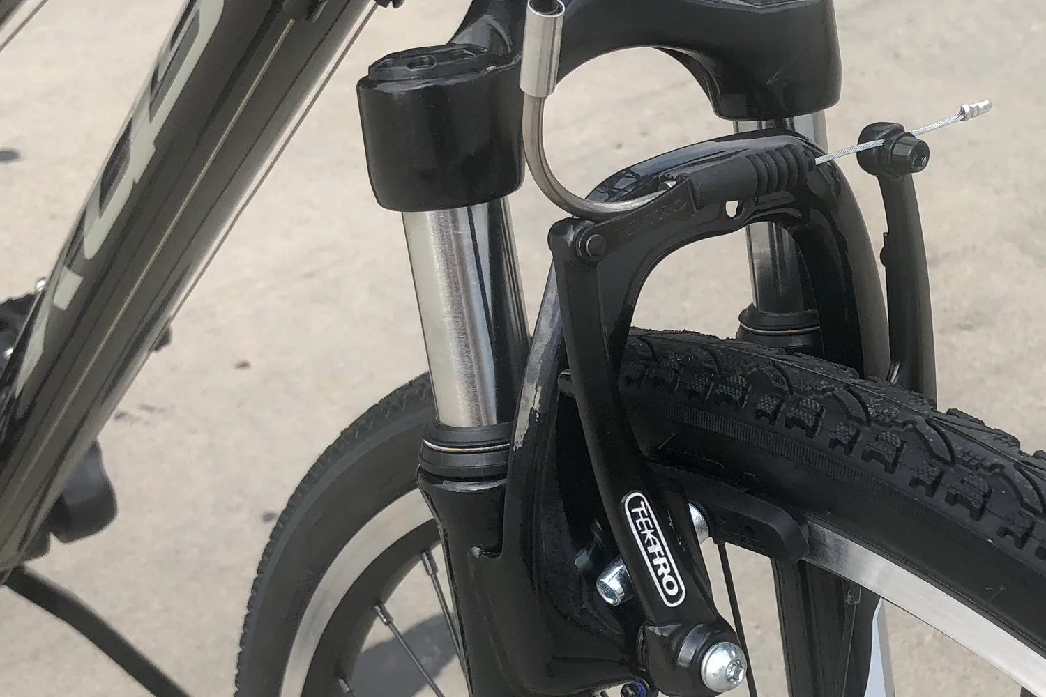 XDSBIKE Cross 200 21sp 700C Step-Through Comfort Hybrid Bike // Jet Black - Image 7