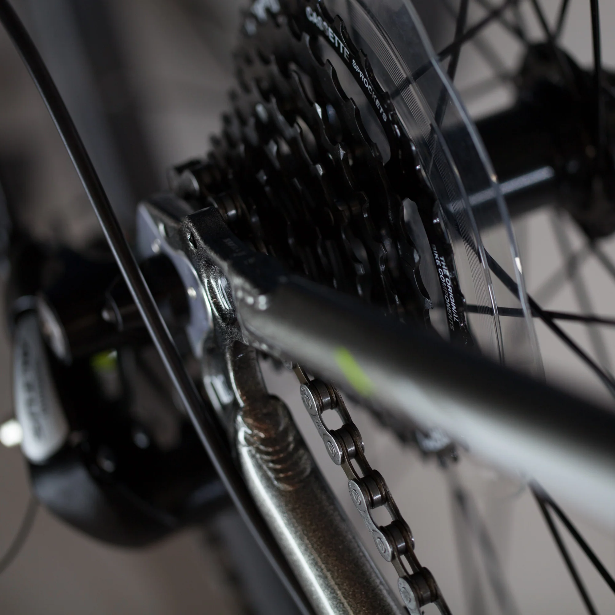 XDSBIKE T150 24sp 700C Hybrid City Commuter Bike // Pavement - Image 13
