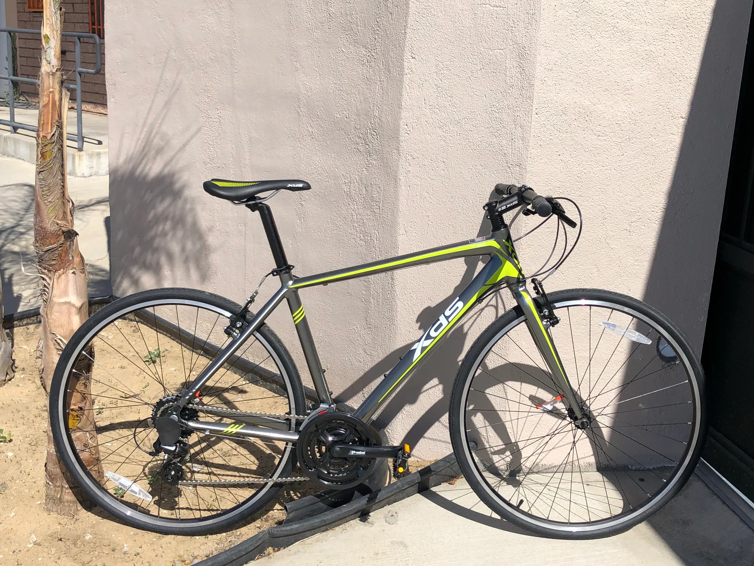 XDSBIKE T150 24sp 700C Hybrid City Commuter Bike // Pavement - Image 5