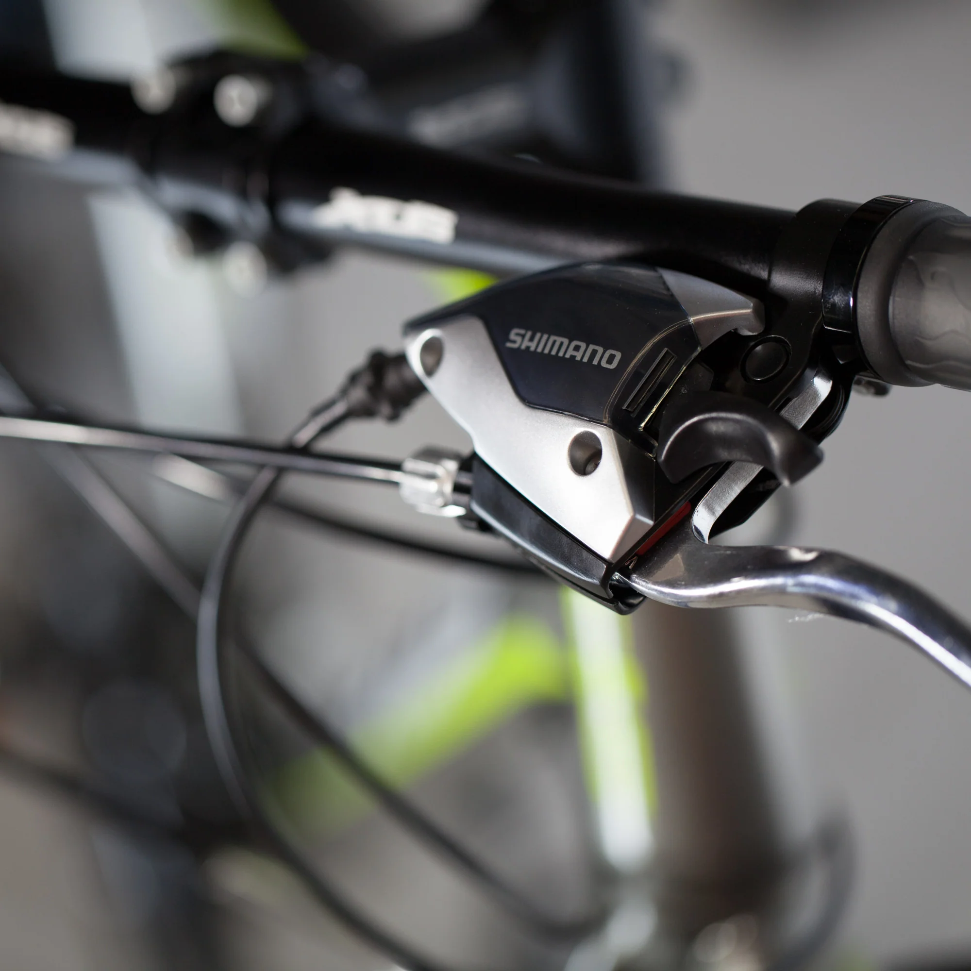 XDSBIKE T150 24sp 700C Hybrid City Commuter Bike // Pavement - Image 7
